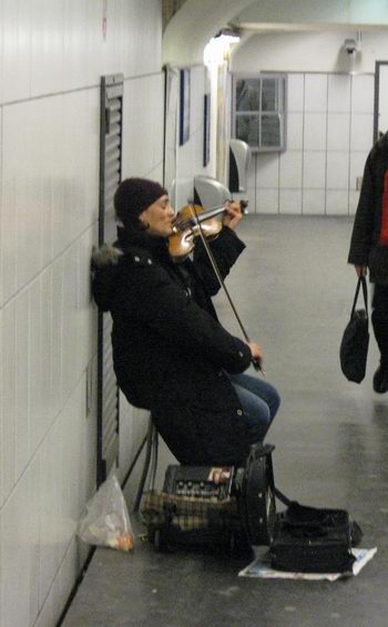 violin player