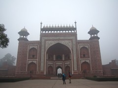 Agra035_TajMahal_FirstGate