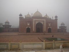 Agra054_TajMahal_FirstGate