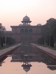 Agra056_TajMahal_FirstGate