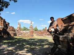 Ayutthaya359_WatMahathat_ClimbingUp