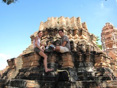 Ayutthaya360_WatMahathat_ClimbingUp