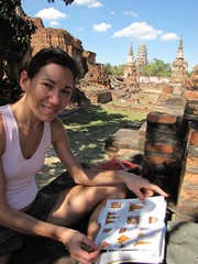 Ayutthaya363_WatMahathat_ClimbingUp