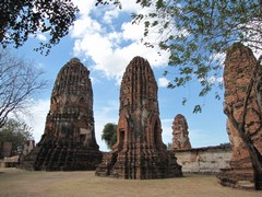 Ayutthaya423_WatMahathat_Prangs