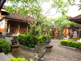 Ubud0204_MonkeyForestShops