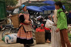 Vietnam0164_BacHa_Streets