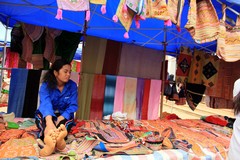 Vietnam0556_BacHa_DressMarket