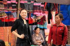 Vietnam0621_BacHa_DressMarket