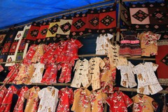 Vietnam0929_BacHa_TextileMarket