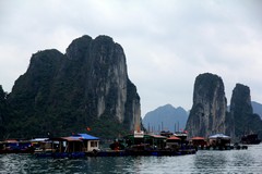 Vietnam4351_HaLong_Village