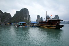 Vietnam4379_HaLong_Village