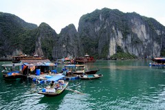 Vietnam4423_HaLong_Village