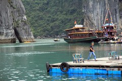 Vietnam4436_HaLong_Village