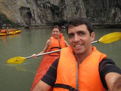 Vietnam4549_HaLong_Kayak