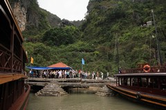 Vietnam4738_HaLong_ThienCungIsland