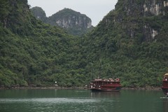 Vietnam5103_HaLong_PeacefulBay