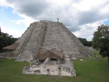 Y1731_Mayapan_OnPyramid